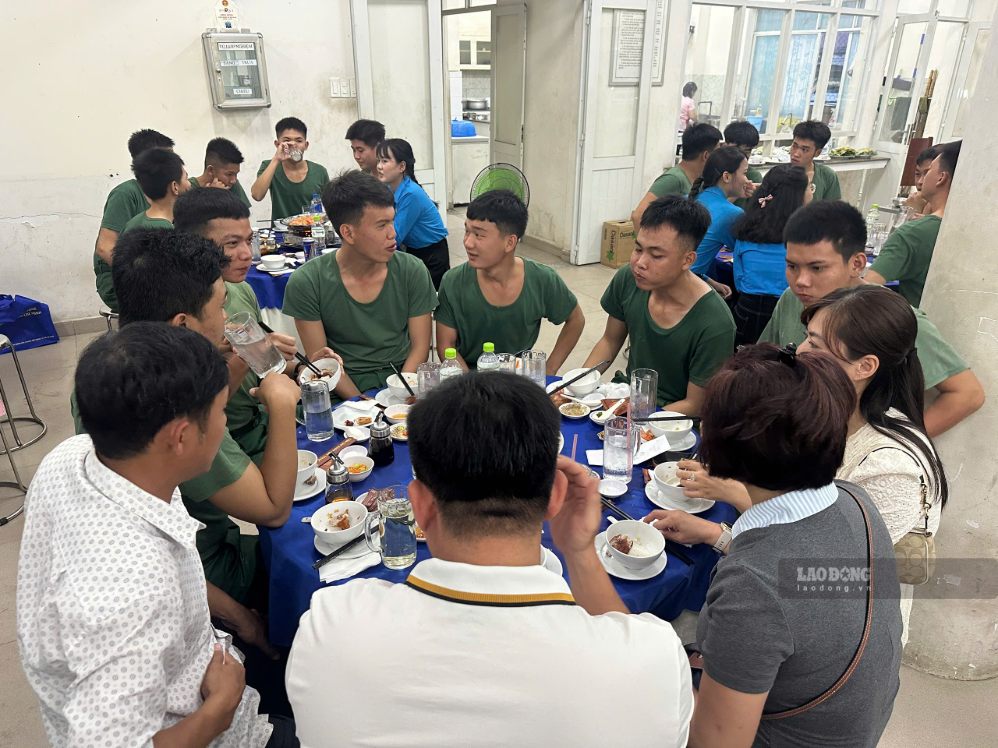 Bữa cơm Công đoàn tiếp sức đội quy tập hài cốt liệt sĩ tại TPHCM