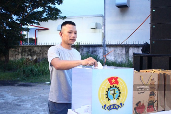Chương trình “Điểm hẹn Công nhân - Gắn kết cùng phát triển” mang đến không khí giao lưu, gắn kết cho đoàn viên, người lao động. Ảnh: Thanh Huyền