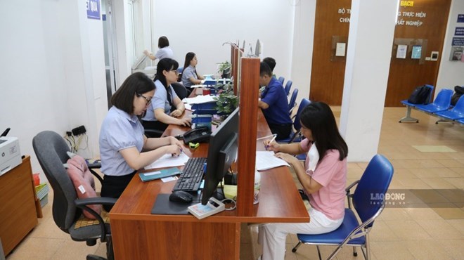 Bộ Nội vụ đề xuất định kỳ chuyển đổi 16 nhóm vị trí công tác của công chức, viên chức không giữ chức vụ lãnh đạo, quản lý. Ảnh: Hương Nha