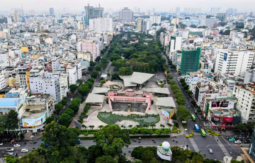 Công viên 23 Tháng 9 được đề xuất xây 4 tầng ngầm làm bãi xe, trung tâm thương mại. Ảnh: Anh Tú 
