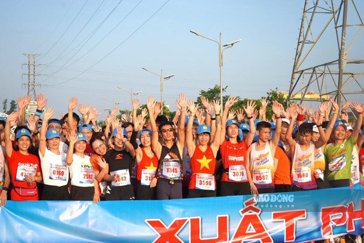 Hơn 5.000 đoàn viên các phường Thủy Nguyên, Thiên Hương (TP Hải Phòng) tham gia giải chạy. Ảnh: Mai Dung
