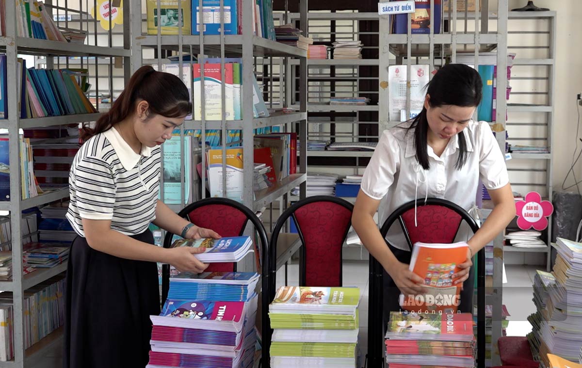 Quảng Ninh cấp phát hơn 288.000 bộ sách giáo khoa miễn phí năm học mới