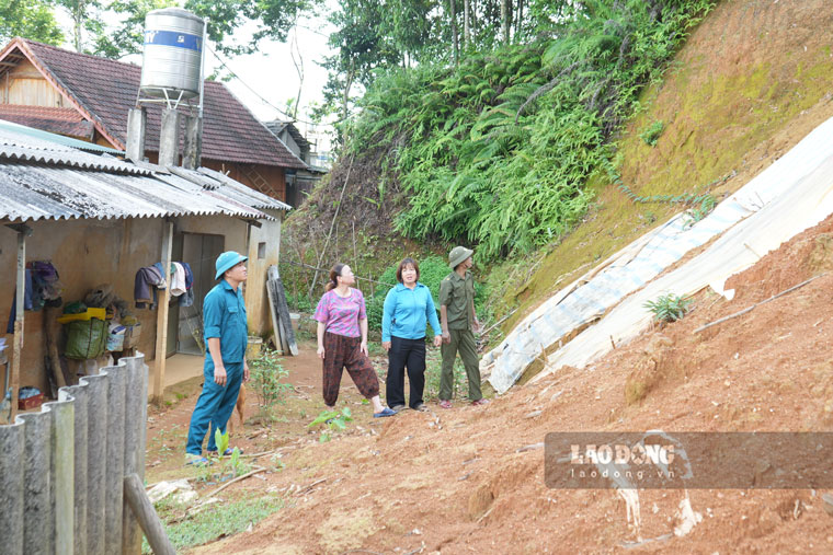 Khu vực sạt lở sau nhà ông Đỗ Ngọc Thạch. Ảnh: Thanh Hùng