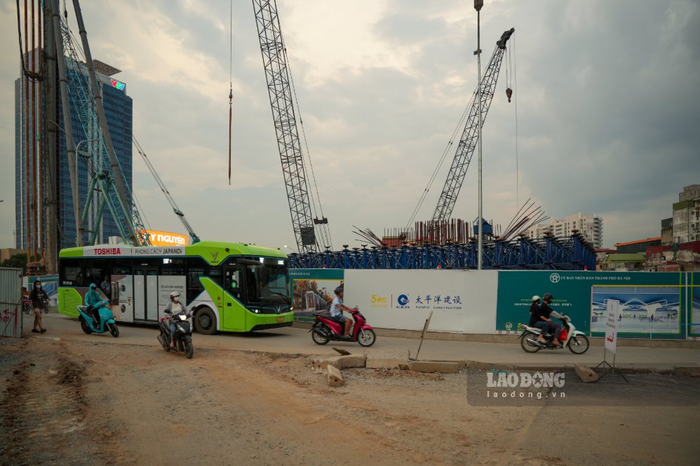 Khu vực nút giao Nguyễn Chí Thanh đang được triển khai cùng lúc 2 dự án. Ảnh: Sóng Hữu 