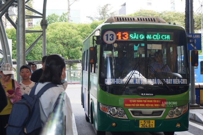 Xe buýt miễn phí trở thành lựa chọn của nhiều người dân TPHCM. Ảnh: Như Quỳnh