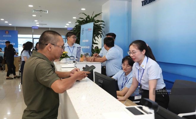 Según los expertos, el proceso de reorganización se ha asociado inicialmente con cambios en los métodos de servicio, acercando los servicios públicos a la gente y adaptándolos gradualmente a los nuevos requisitos de gestión. Foto: Pham Dong