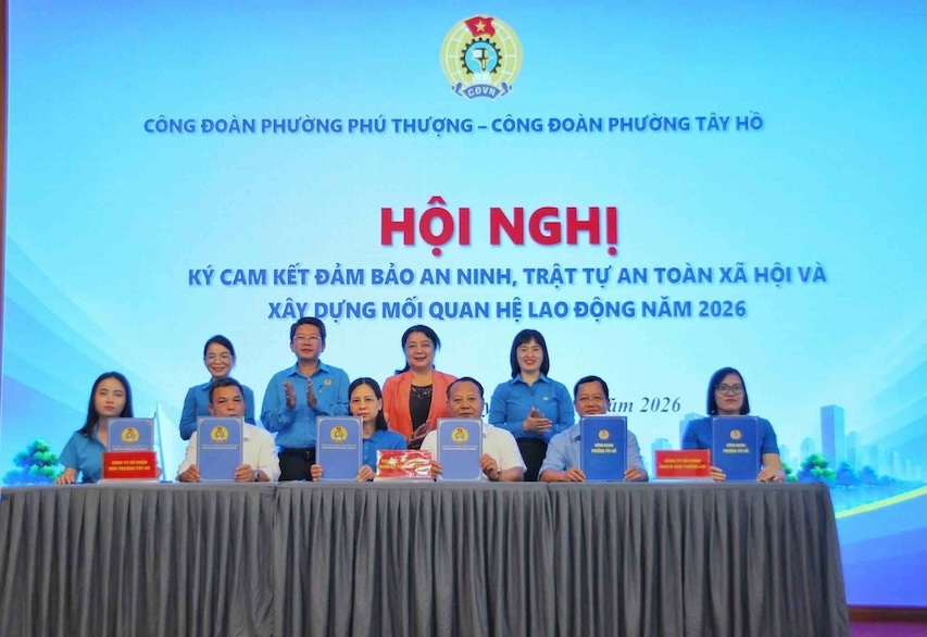 Les syndicats des quartiers de Phu Thuong et Tay Ho signent un engagement pour les travailleurs