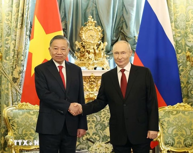 Russian President Vladimir Putin chairs the welcoming ceremony for General Secretary and President To Lam