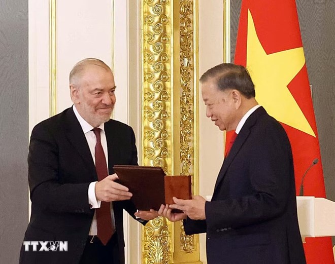 General Secretary and President To Lam receives the Lev Tolstoy International Peace Prize in 2026