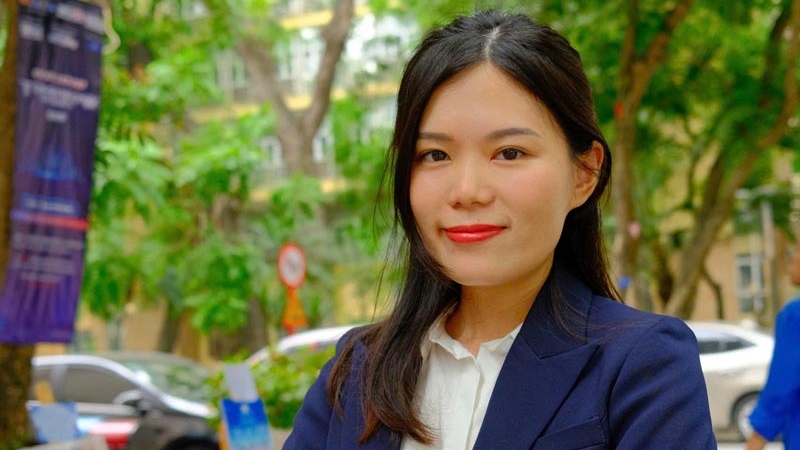 Young banking workers learn how to master AI