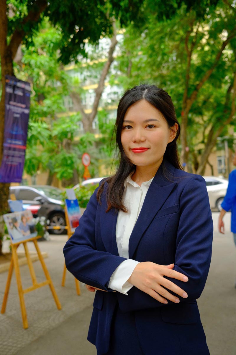 Young banking workers learn how to master AI