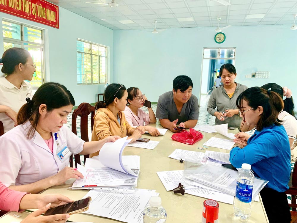 Công đoàn Đà Nẵng tổ chức giải ngân vốn vay ưu đãi cho đoàn viên, người lao động. Ảnh: Công đoàn Đà Nẵng