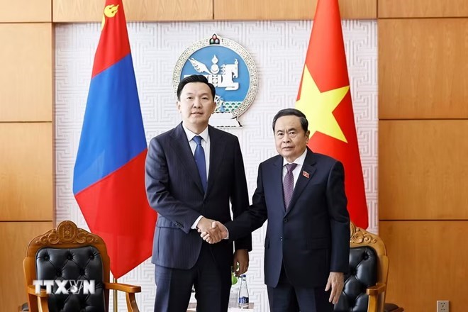 Ủy viên Bộ Chính trị, Chủ tịch Quốc hội Trần Thanh Mẫn hội kiến Thủ tướng Mông Cổ Nyam Osor Uchral. Ảnh: Doãn Tấn/TTXVN