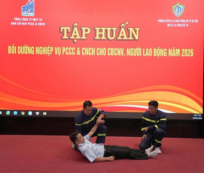 Workers of May 10 Corporation practice fire prevention, fighting and rescue in 2026. Photo: Trade Union of the Corporation
