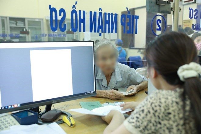 Social pension beneficiaries need to know the new regulations from October 5. Photo: Hai Nguyen