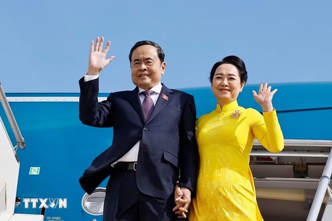 Politburo member, National Assembly Chairman Tran Thanh Man and his wife left the capital Ulaanbaatar for their country, successfully concluding their official visit to Mongolia. Photo: Doan Tan/VNA