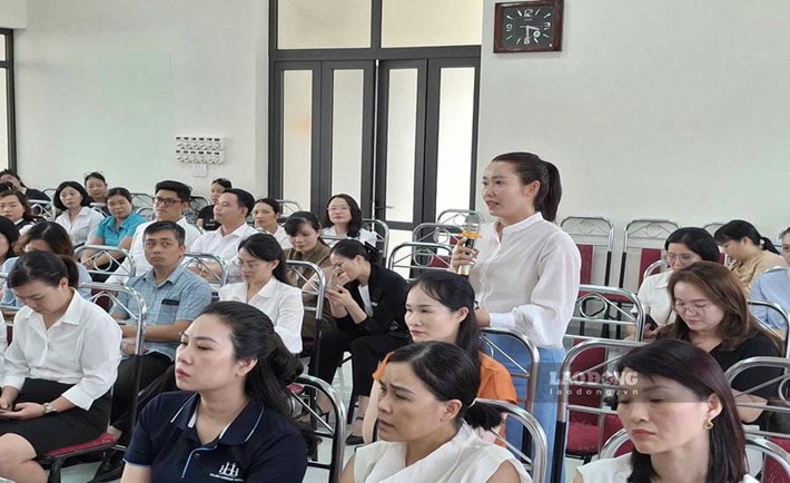 The program "Listening to union members and workers speak" was organized on August 19 in Bai Chay ward by the Quang Ninh Labor Federation in coordination with the Bai Chay Ward Trade Union. Photo: Doan Hung