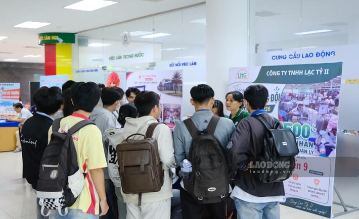 From now until the end of the year, Lac Ty II Co., Ltd. needs to recruit about 1,500 unskilled workers. Photo: My Ly