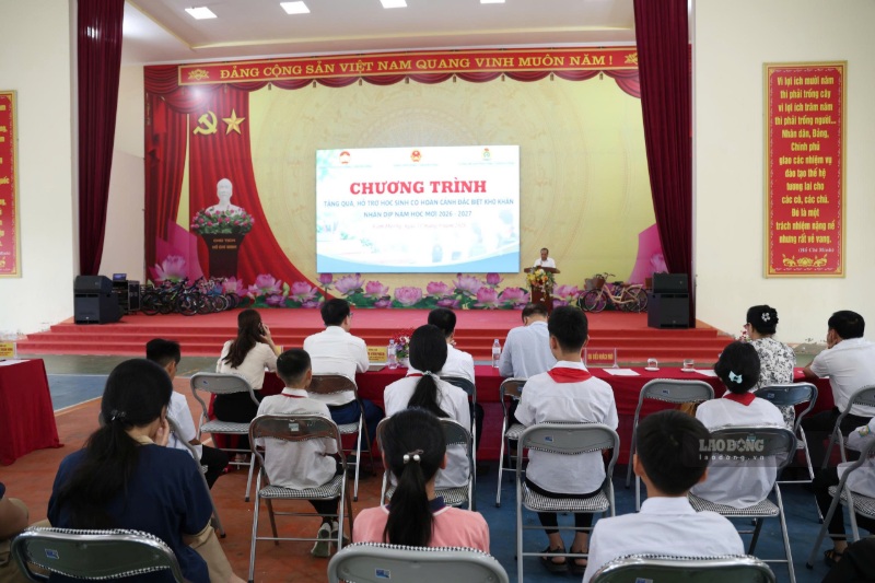 Cam Duong mobilizes more than 279 million VND to support disadvantaged students
