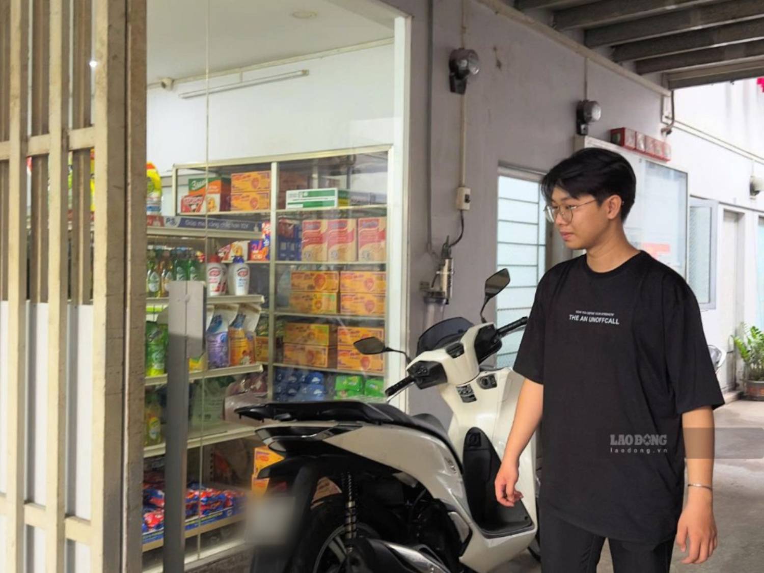 Người thuê cảm thấy an tâm khi sống tại khu trọ được đảm bảo an ninh. Ảnh: Mai Anh