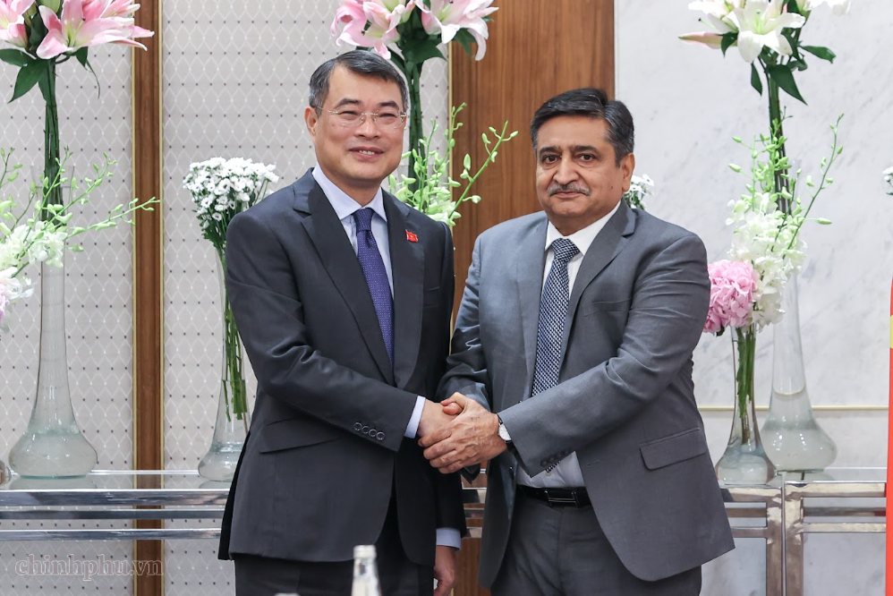 Ủy viên Bộ Chính trị, Thủ tướng Chính phủ Lê Minh Hưng tiếp ông Sanjay Dhawan - Phó Chủ tịch Tập đoàn ACME. Theo Thủ tướng Lê Minh Hưng, với kinh nghiệm và năng lực của mình, ACME còn nhiều dư địa để mở rộng hợp tác tại Việt Nam. Ảnh: chinhphu.vn 