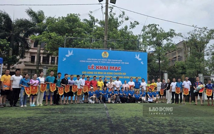 The Trade Union of Rollsport Vietnam Footwear Co., Ltd. organizes the opening ceremony of the 11th Mini Football and Steam Volleyball Tournament, 2026. Photo: Minh Hoang