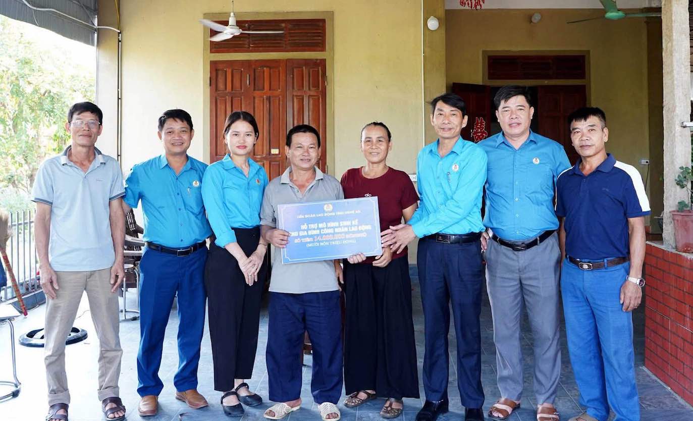 Supporting 44 million VND to help union members develop livelihoods