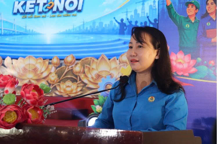Phó Chủ tịch Liên đoàn Lao động tỉnh Đồng Tháp phát biểu khai mạc.