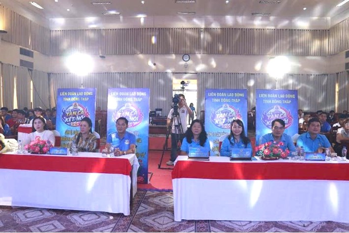 Delegates attend the opening ceremony of the Gameshow program "Tan ca ket noi". Photo taken on September 12 - Luu Hung.