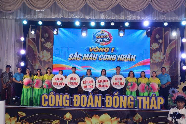 Đoàn viên, người lao động hào hứng thể hiện phần thi. Ảnh: Lưu Hùng. 