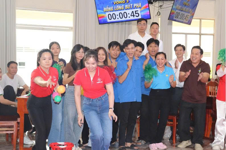 Gameshow "Tan ca ket noi" brings legal propaganda closer to Dong Thap workers