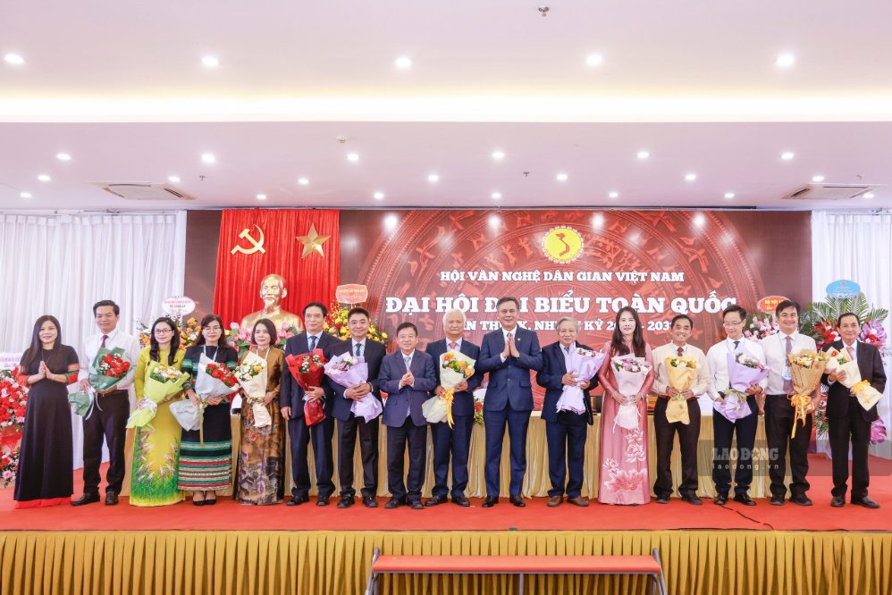 Prof. Dr. Le Hong Ly re-elected Chairman of the Vietnam Folklore Arts Association