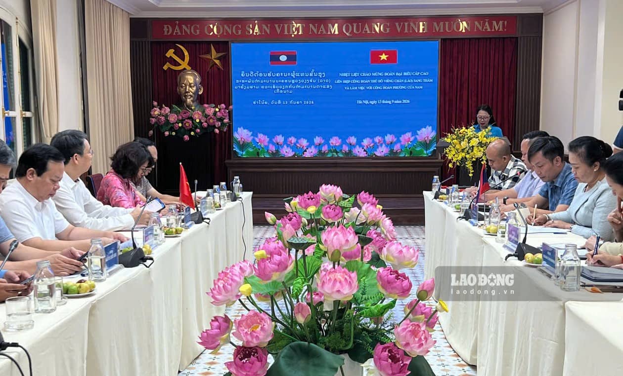 Vientiane Capital Trade Union Union works with Cua Nam Ward Trade Union