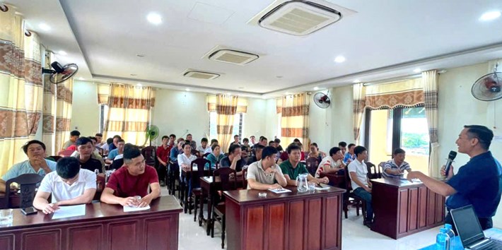 Grassroots Trade Union of Ha Dong Urban Environment Joint Stock Company - Hoi An Branch (Da Nang) organizes occupational safety and health training. Photo: Hoi An Tay Trade Union