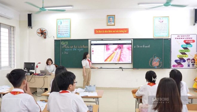 Hanoi teaches AI to students from grade 1, parents hope the program is suitable for each age group