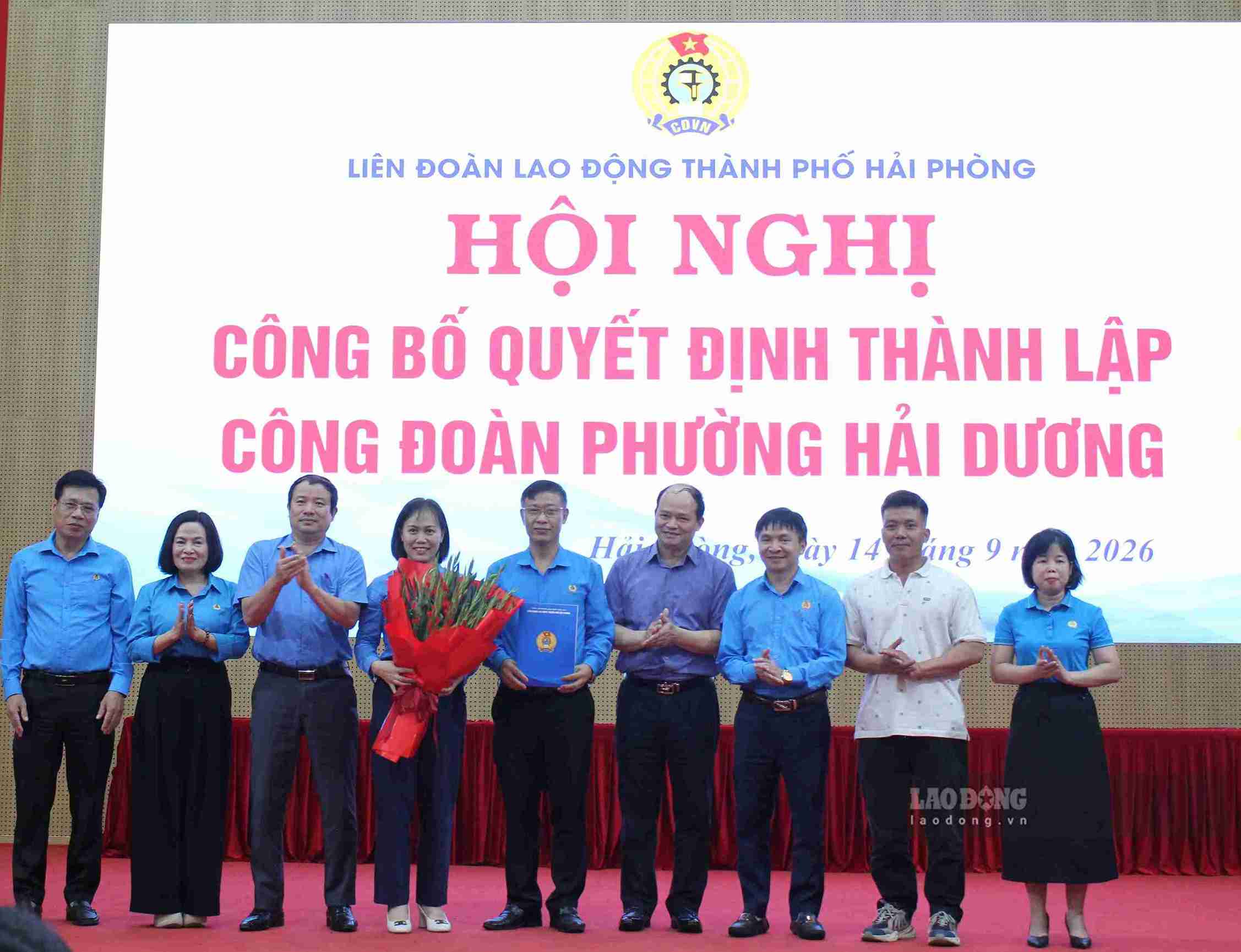 Announcing the decision to establish the Trade Union of Hai Duong Ward, Hai Phong City