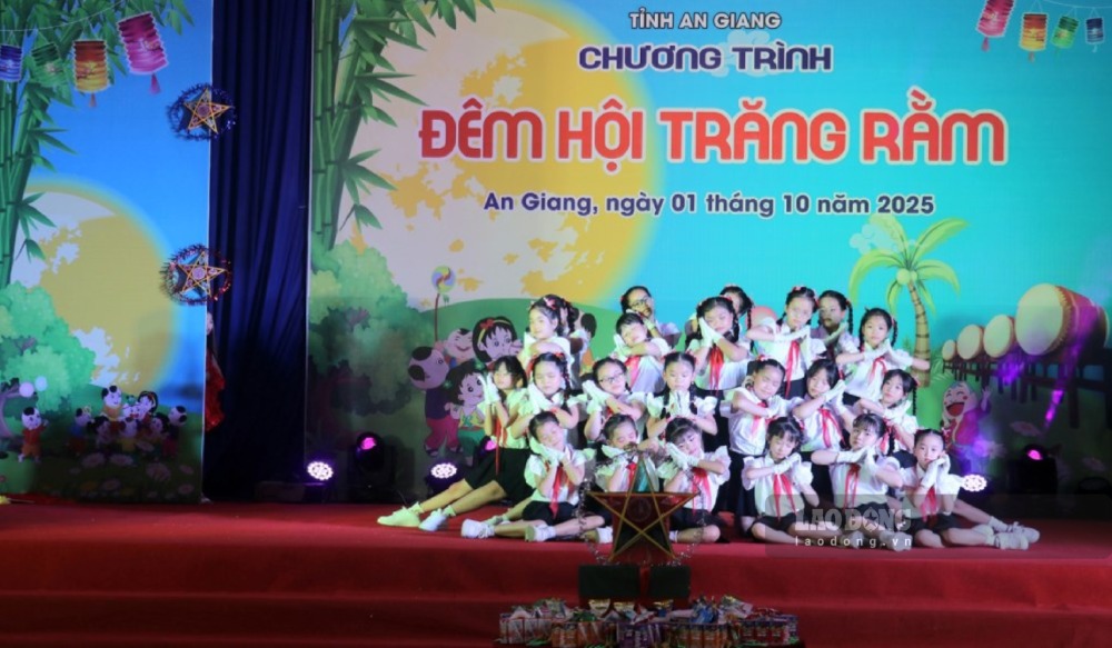 An Giang Trade Union actively prepares Mid-Autumn Festival for children of union members and workers