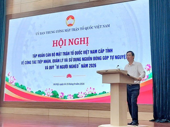 Vice Chairman of the Central Committee of the Vietnam Fatherland Front Cao Xuan Thao speaks at the training conference for provincial-level Vietnam Fatherland Front officials on receiving, managing and using voluntary contributions and the "For the Poor" Fund 2026. Photo: Huong Diep/ Fatherland Front