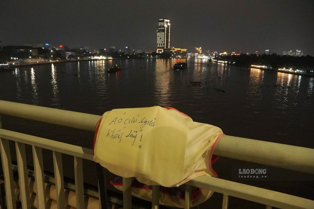 Life jackets with the words "Save people jackets" appear on the bridge railing in Can Tho