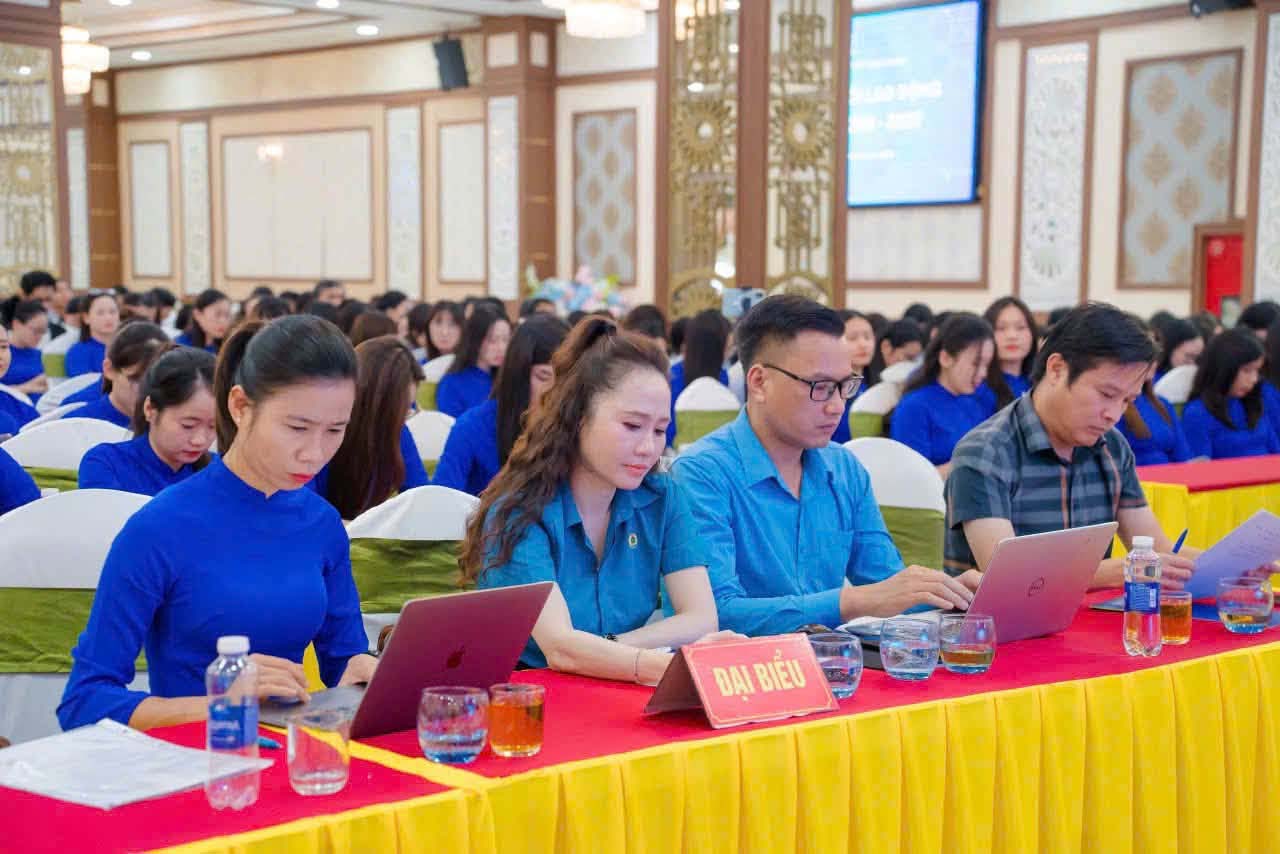 Albert Einstein School discusses solutions to improve employee welfare