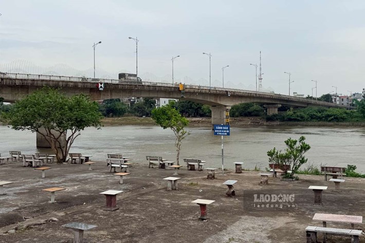 Bo bridge area - where Lieutenant Colonel Tran Van Tung jumped into the Tra Ly River to rescue people jumping from the bridge. Photo: Luong Ha (taken on September 12)