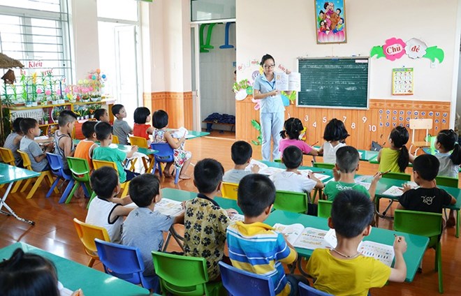 Regulations on regimes for teachers and management officials participating in universal preschool education