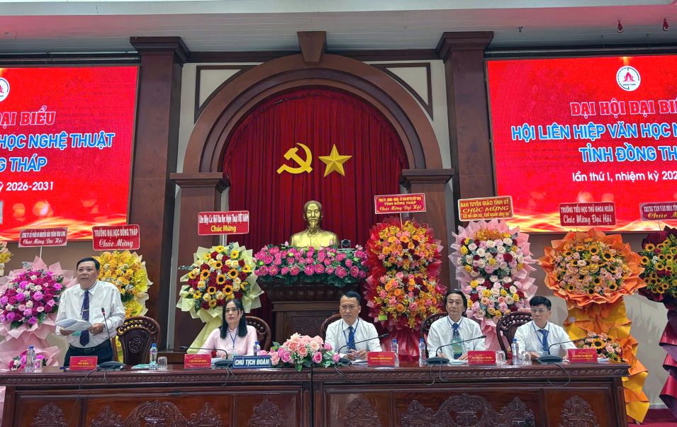Đoàn chủ tịch điều hành đại hội. Ảnh: Võ Văn Sơn