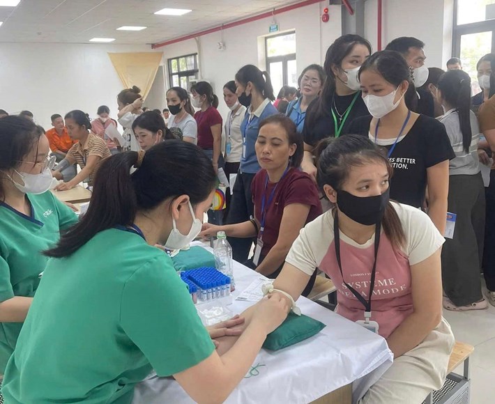 Periodic health check-ups for nearly 200 workers in Thanh Hoa. Photo: Thanh Hoa Trade Union posted on September 14th