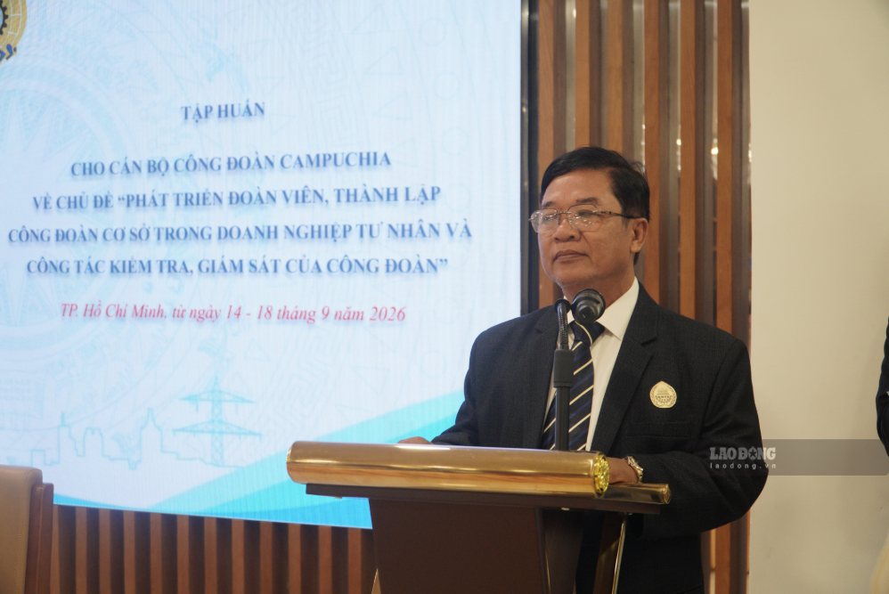 Ông Chhin Sony, Chủ tịch Liên hiệp Công đoàn Campuchia (CCTU) phát biểu tại buổi tập huấn ngày 15.9. Ảnh: Minh Tâm