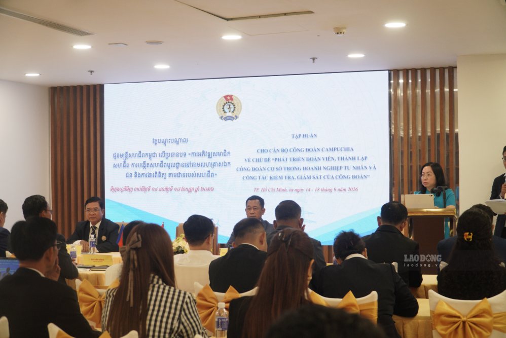 30 Cambodian trade union officials trained in professional skills in Vietnam