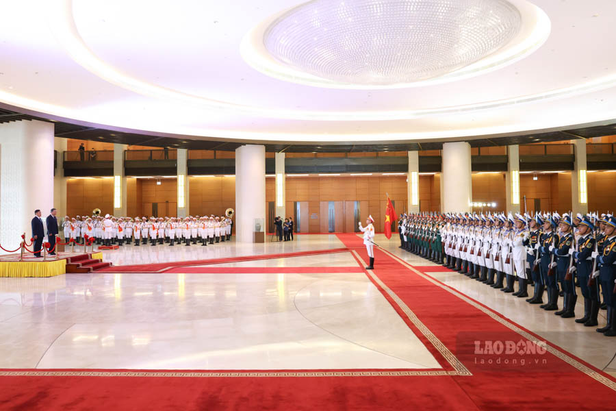 Lễ đón chính thức Nhà vua Thái Lan Maha Vajiralongkorn Phra Vajiraklaochaoyuhua và Hoàng hậu thăm cấp Nhà nước tới Việt Nam được tổ chức trọng thể tại Nhà Quốc hội (Hà Nội). Ảnh: Hải Nguyễn