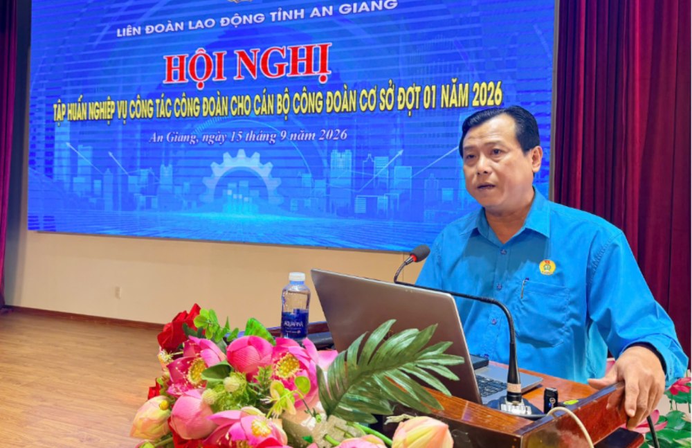 An Giang trains 126 grassroots trade union officials in professional skills