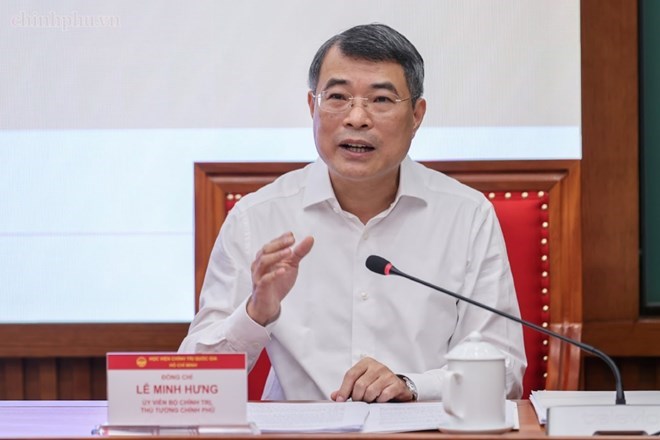 Ủy viên Bộ Chính trị, Thủ tướng Chính phủ Lê Minh Hưng trao đổi về chuyên đề: “Nâng cao năng lực điều hành của Chính phủ, tạo đột phá mạnh mẽ cho phát triển nhanh, bền vững và tăng trưởng hai con số". Ảnh: chinhphu.vn/Nhật Bắc