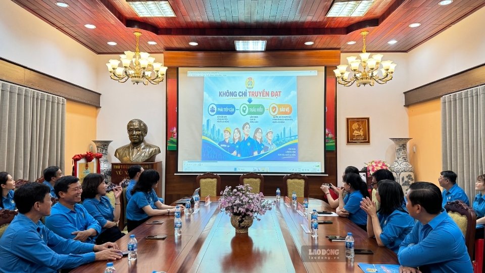 Toàn cảnh buổi sinh hoạt chuyên đề quý III năm 2026 về chuyển đổi số trong hoạt động Công đoàn của Chi bộ LĐLĐ tỉnh Vĩnh Long ngày 16.9.2026 tại Khu lưu niệm Cố Thủ tướng Chính phủ Võ Văn Kiệt. Ảnh: Hoàng Lộc